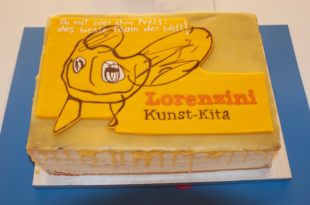 Kuchen mit Logo der Kita