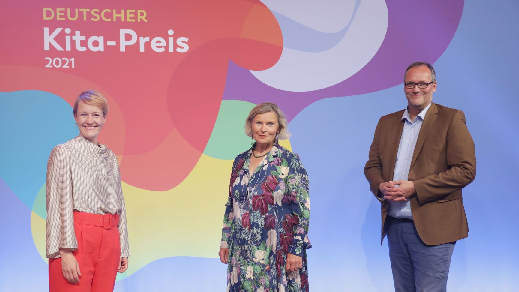 Anne Rolvering, Dr. Heike Kahl und Frank Hinte bei der Preisverleihung des Deutschen Kita-Preises 2021