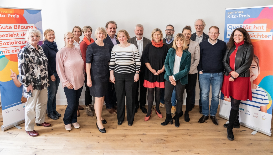 Ein Gruppenbild der Jurymitglieder des Deutschen Kita-Preises 2019