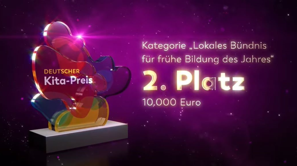 Trophäe Deutscher Kita Preis und zweiter Platz
